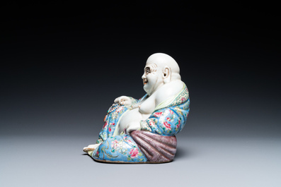 Une figure de Bouddha en porcelaine de Chine famille rose, marque Xue Chang Sen Zuo, R&eacute;publique