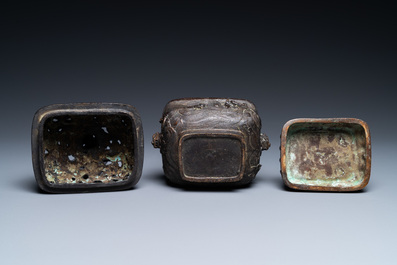 A Chinese bronze 'mythical beasts' censer and cover, 17th C.