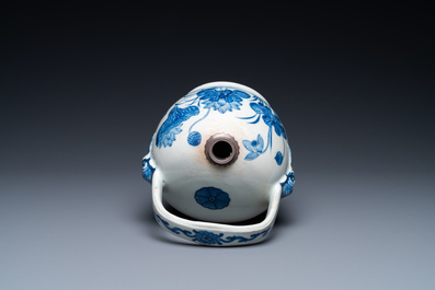 Un pot &agrave; chaux en porcelaine de Chine en bleu et blanc pour le march&eacute; thai, 19&egrave;me
