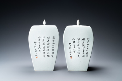 Een paar Chinese qianjiang cai dekselpotten, gesign. Song Yue Xuan en gedat. 1912