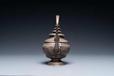 Une th&eacute;i&egrave;re couverte en argent, Tha&iuml;lande, 19&egrave;me