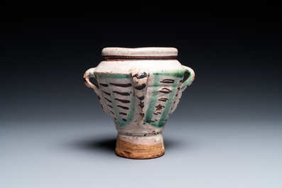 Een Spaanse polychrome aardewerken vijzel, Teruel, 15/16e eeuw