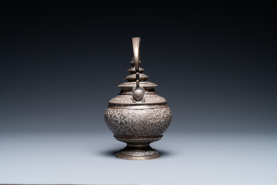 Une th&eacute;i&egrave;re couverte en argent, Tha&iuml;lande, 19&egrave;me