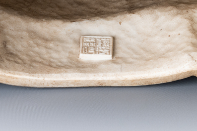 Une figure de Bouddha en porcelaine de Chine famille rose, marque Xue Chang Sen Zuo, R&eacute;publique