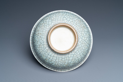 A Chinese 'geyao' crackle-glazed bowl, Yongzheng/Qianlong