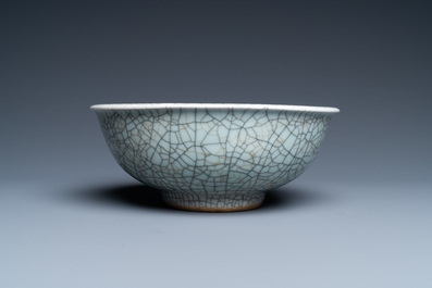 A Chinese 'geyao' crackle-glazed bowl, Yongzheng/Qianlong