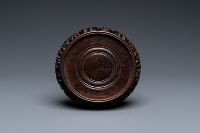 A Chinese blue and white 'yuhuchunping' 'dragon' vase on wooden stand, Qianlong mark, 19/20th C.