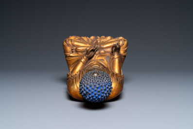 Une figure de Bouddha en bois laqu&eacute; et dor&eacute;, Chine, Ming