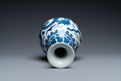 A Chinese blue and white 'yuhuchunping' 'dragon' vase on wooden stand, Qianlong mark, 19/20th C.
