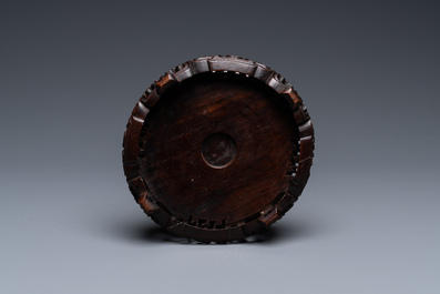 A Chinese blue and white 'yuhuchunping' 'dragon' vase on wooden stand, Qianlong mark, 19/20th C.