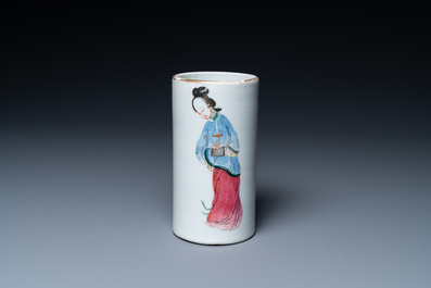 Een Chinese famille rose 'Wu Shuang Pu' penselenbeker, Yongzheng merk, 19e eeuw
