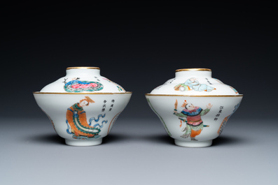 Een paar Chinese famille rose 'Wu Shuang Pu' dekselkoppen en schotels, Daoguang merk en periode