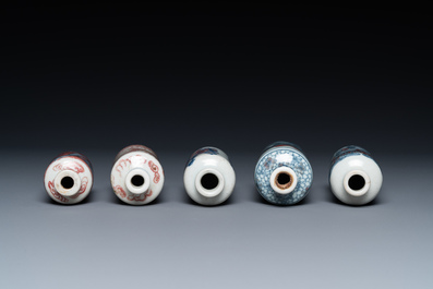 Five Chinese blue, white and copper-red snuff bottles, 18/20th C.
