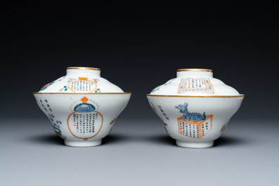 Een paar Chinese famille rose 'Wu Shuang Pu' dekselkoppen en schotels, Daoguang merk en periode