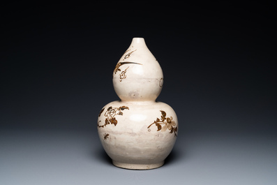 Een Chinese Cizhou kalebasvaas, Song/Yuan