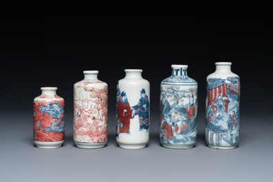 Five Chinese blue, white and copper-red snuff bottles, 18/20th C.