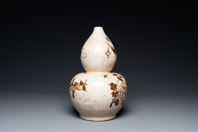 Een Chinese Cizhou kalebasvaas, Song/Yuan