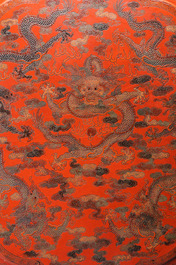 Une grande bo&icirc;te couverte lob&eacute;e en laque polychrome qiangjin et tianqi &agrave; d&eacute;cor de dragons, Chine, Kangxi/Qianlong
