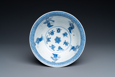 A Chinese blue and white bowl with floral design, Kangxi