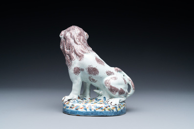A polychrome Dutch Delft lion, 18th C.
