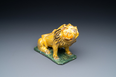 Un 'Lion de Brabant' en fa&iuml;ence polychrome de Bruxelles, dat&eacute; 1788