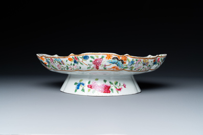 A fine Chinese Canton famille rose bowl on foot, 19th C.