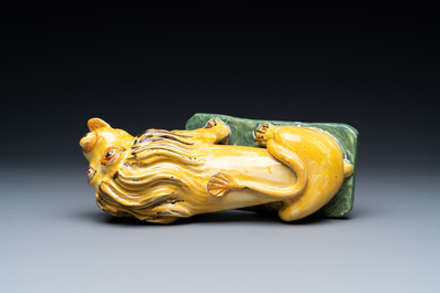 Un 'Lion de Brabant' en fa&iuml;ence polychrome de Bruxelles, dat&eacute; 1788