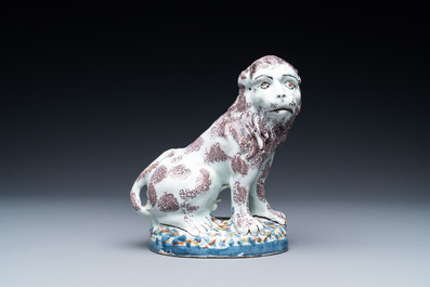 A polychrome Dutch Delft lion, 18th C.