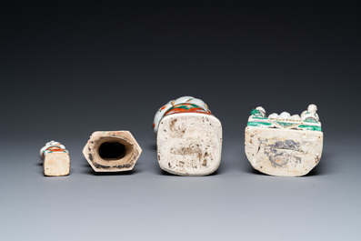 Vier Chinese famille verte en noire figuren, Kangxi