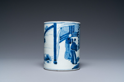 Un pot &agrave; pinceaux en porcelaine de Chine en bleu et blanc, Kangxi