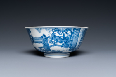 Een Chinese blauw-witte kom met oorlogsdecor, Chenghua merk, Kangxi