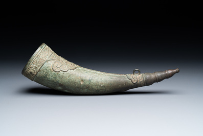 A Vietnamese bronze 'Oliphant' horn or rhyton, L&ecirc; or Mạc dynasty, 15/16th C.