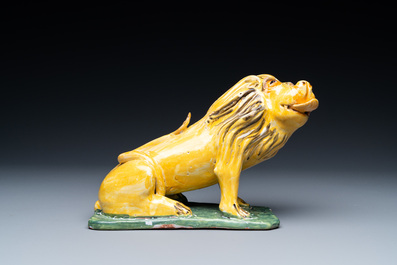 Un 'Lion de Brabant' en fa&iuml;ence polychrome de Bruxelles, dat&eacute; 1788