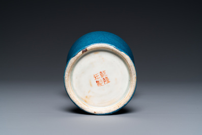 Un vase de forme 'meiping' en porcelaine de Chine &agrave; &eacute;mail robin's egg, marque de Qianlong, 19/20&egrave;me