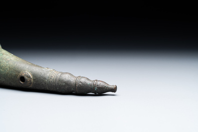 A Vietnamese bronze 'Oliphant' horn or rhyton, L&ecirc; or Mạc dynasty, 15/16th C.