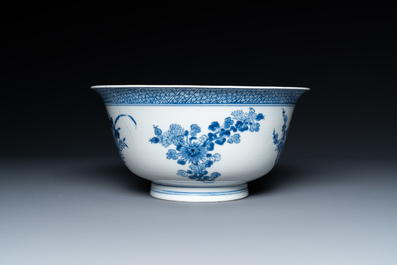 A Chinese blue and white bowl with floral design, Kangxi