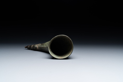 A Vietnamese bronze 'Oliphant' horn or rhyton, L&ecirc; or Mạc dynasty, 15/16th C.