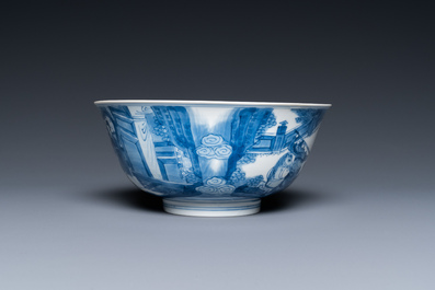 Een Chinese blauw-witte kom met oorlogsdecor, Chenghua merk, Kangxi