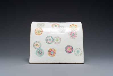 A Chinese famille rose neck pillow with floral balls, 19th C.