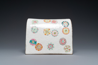 A Chinese famille rose neck pillow with floral balls, 19th C.