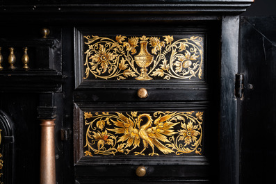 Un cabinet en bois d'&eacute;b&egrave;ne, bois noirci et bois peint, Anvers, 17&egrave;me