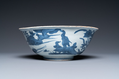 Un bol en porcelaine de Chine en bleu et blanc &agrave; d&eacute;cor de grues, Ming