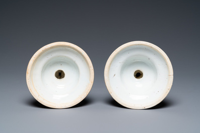 Een paar Chinese blauw-witte kandelaars, Kangxi