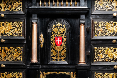 Un cabinet en bois d'&eacute;b&egrave;ne, bois noirci et bois peint, Anvers, 17&egrave;me