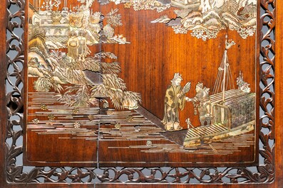 Un &eacute;cran en bois incrust&eacute; de nacre pour le Vietnam, Chine, 19&egrave;me