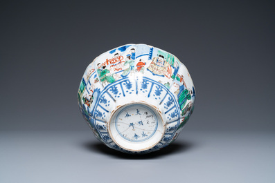 A Chinese famille verte bowl, Chenghua mark, Kangxi