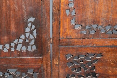 Un &eacute;cran en bois incrust&eacute; de nacre pour le Vietnam, Chine, 19&egrave;me