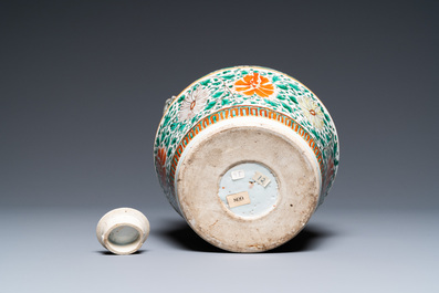 A Chinese famille verte lime pot and cover with floral design for the Vietnamese market, Kangxi