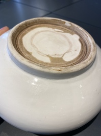Un br&ucirc;le-parfum en porcelaine blanc de Chine de Dehua, Yongzheng