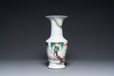 A Chinese famille rose vase with narrative design, 18/19th C.